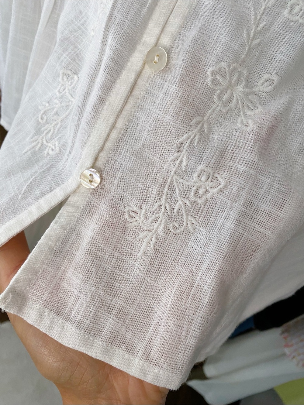 JENNIFER & GRACE Off-White Ruffle Collar Embroidered Cotton Sleeveless Top! 🐚 - Picture 8 of 12